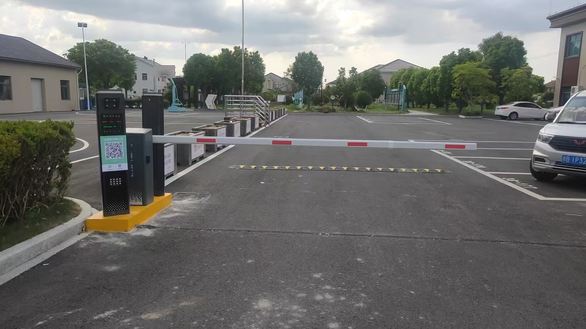 慈溪双东村停车道闸